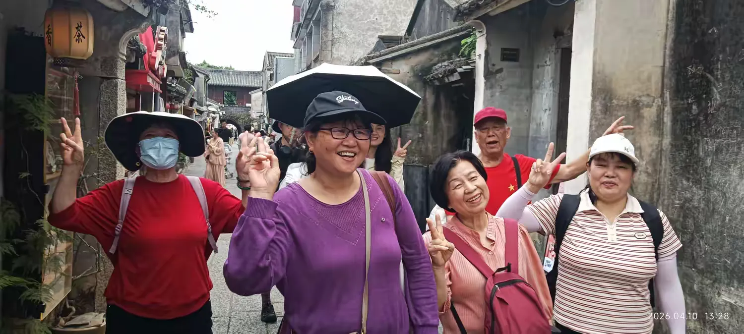 简篇-志愿同行,山海赴约
——凤凰社区开展志愿者团建活动