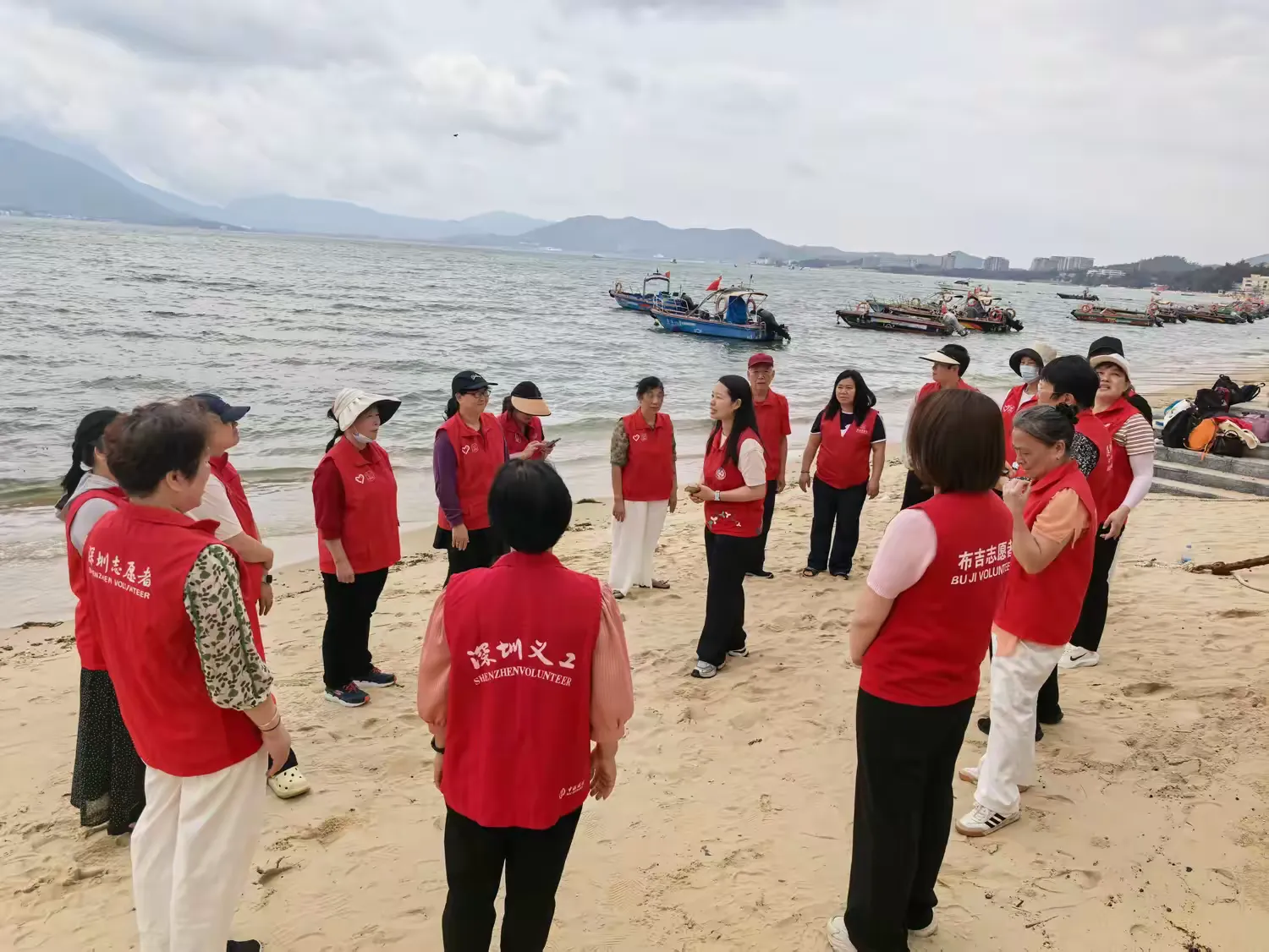 简篇-志愿同行,山海赴约
——凤凰社区开展志愿者团建活动