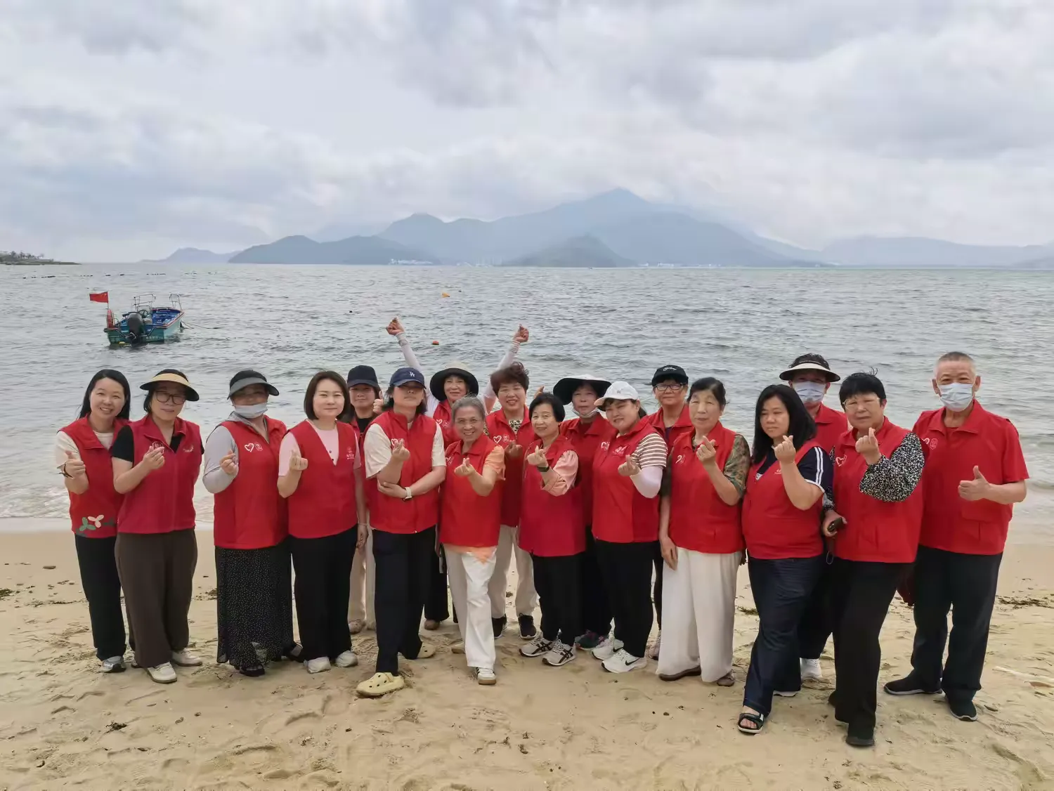 简篇-志愿同行,山海赴约
——凤凰社区开展志愿者团建活动