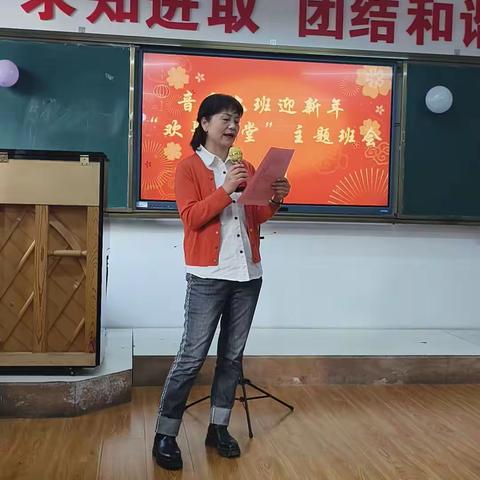 兰州老年大学音乐九班撰写藏头诗：【欢聚一堂.主题班会】 【欢】声笑语忆青春 【聚】散人生眼有纹 【一】往情深多少梦 【堂】皇学府觅师魂 【主】敬存诚冶性情 【题】诗拨墨净心灵 【班】级里面争上游 【会