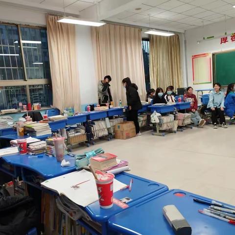 高三16班举行迎新年“茶”话会