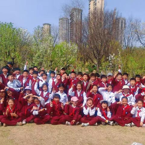 草长莺飞季 赏春踏青“趣” ——漯河小学二十三班春游实践活动