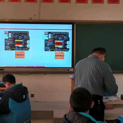 『全环境立德树人』机器人编程，编创未来---天宝二中机器人编程社团顺利起航！