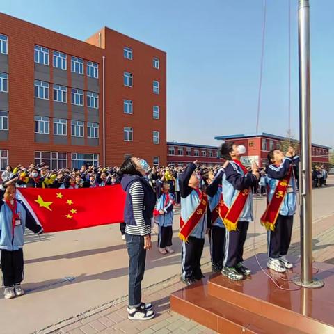 学习国旗法，激发爱国心 ——林二小师生学习《中华人民共和国国旗法》