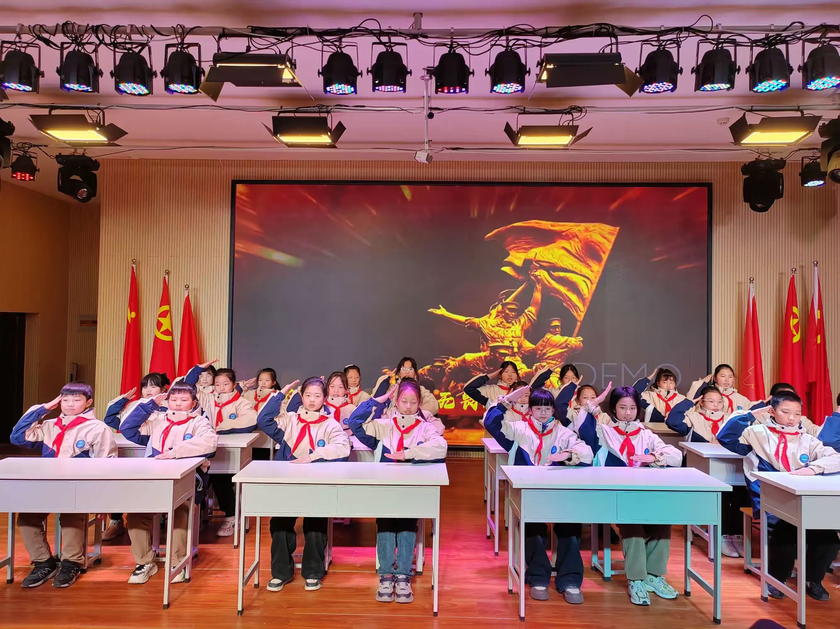 简篇-“舞动校园,让梦飞翔” --许昌市许州路小学首届课桌舞比赛