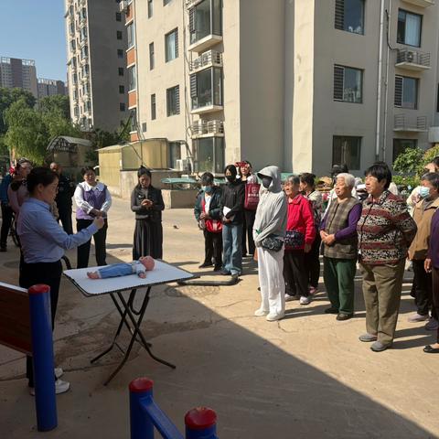 巾帼家政进社区 服务群众零距离