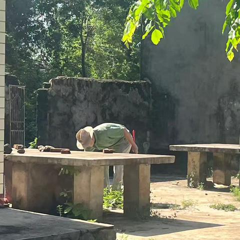 颜村委会七月第二周爱国卫生大扫除活动