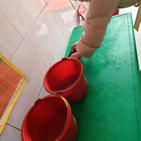 阳光苗苗幼儿园“创文、创卫”宣传 👉文明我先行，礼仪伴成长🌸 👶🏻文明始于心，文明践于行👧🏻 👉让文明新风的种子🌱 👉在心中生根发芽🌱 🌈创新文明校园你我共同努力💪🏻