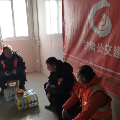 冲锋在前践初心 逆行而上显担当