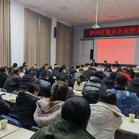 哈密分公司参加交警大队组织的“两客一危一货”运输企业约谈会