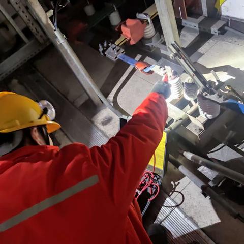 "亲身体验：发电机开机试验，感受电力脉动！"