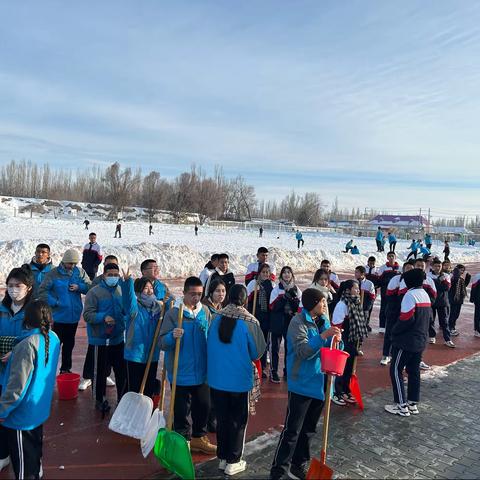 瑞雪纷纷覆大地—童话妆点美丽校园堆雪人活动