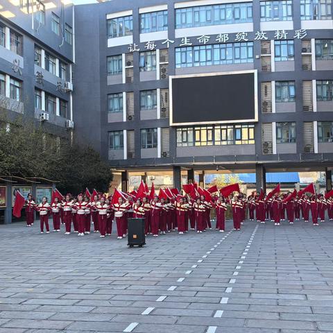 洙泗小学代表团赴济宁市霍家街小学参观学习