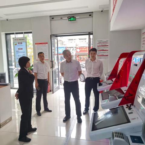 时光予暖、以爱护航——咸宁分行开展2025年"客服经理关爱日"活动