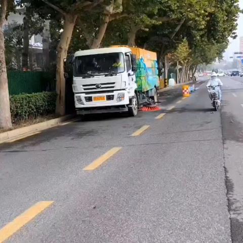 焕新登场，颜值出圈！ 济中城发集团对环卫车辆进行“美颜”提升