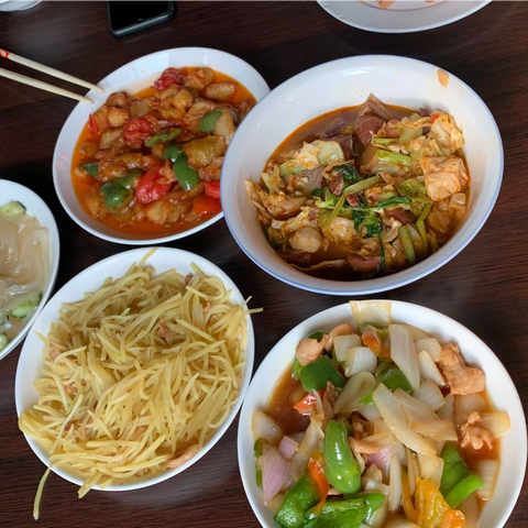 “品尝佳肴,秀色可餐” 张家口市第二中学高一九班