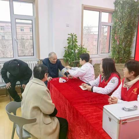三月春风学雷锋 医者温情暖人心