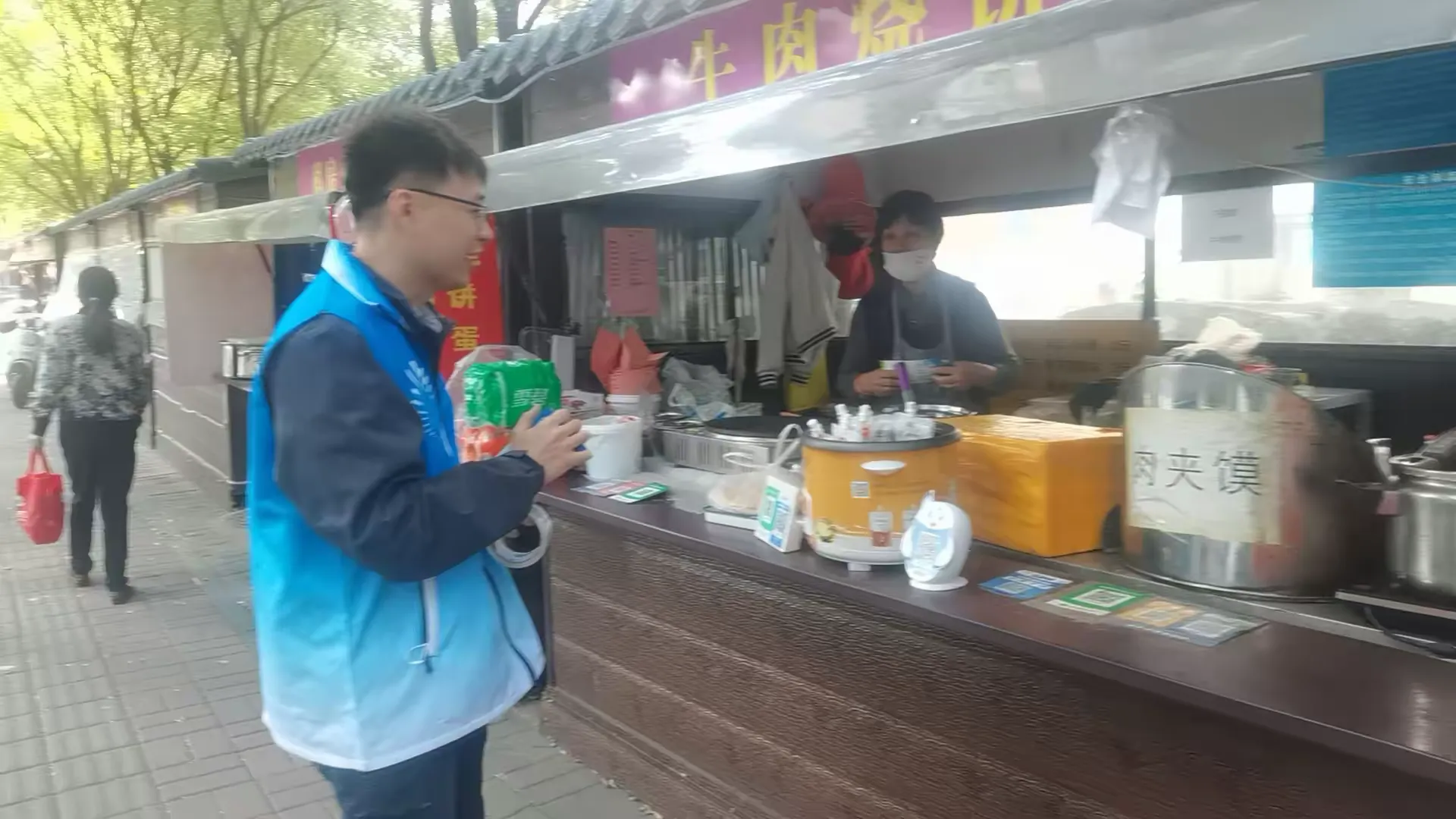 简篇-尚科学 反邪教 促稳定 除黑恶
——德裕家园第二社区开展扫黑除恶、反邪教宣传工作