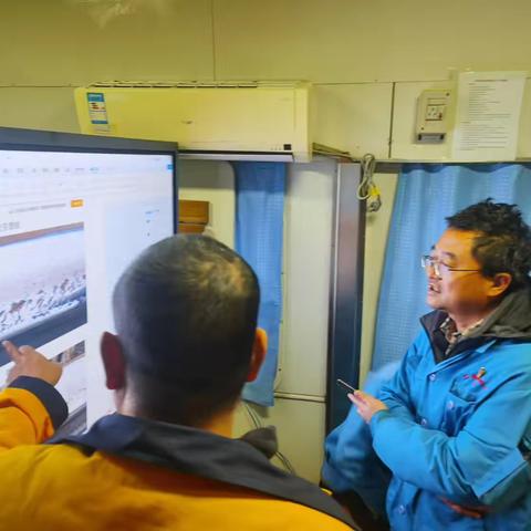 机械化打磨二车间党支部与阿工段重点维修二车间党支部共同开展联创共建道岔打磨交流学习活动