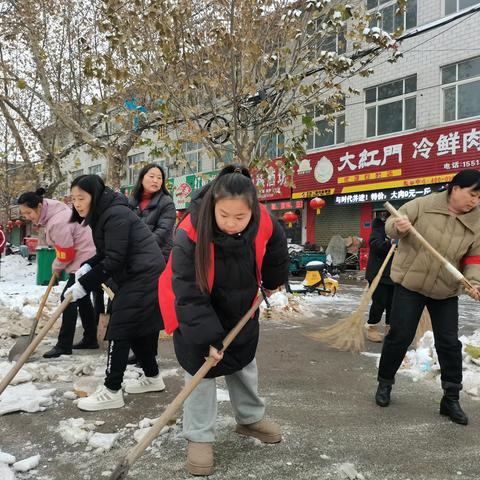 车站社区：全民上阵清雪除冰 齐心协力保畅通