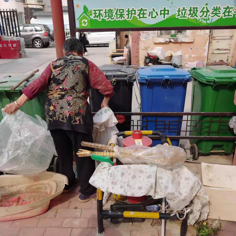 [槐荫区中大槐树街道昆仑街社区]垃圾分类常巡查  低碳环保入人心