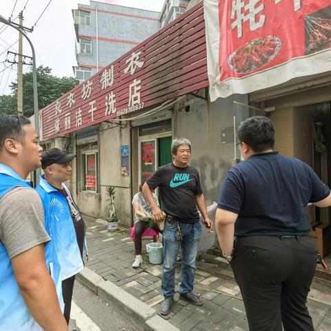 昆仑街社区居委会开展“门前五包”责任制评比检查工作
