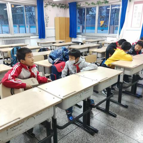 弦音共鸣：和安里小学吉他社团的音乐之旅