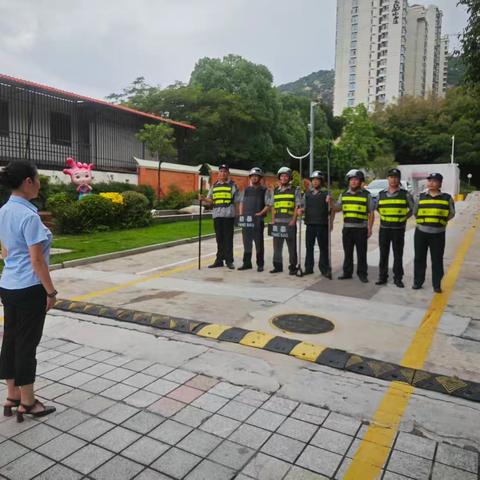 筑牢反恐防线 构建平安校园 ——御林军驻厦门市特殊教育学校防恐演练纪实