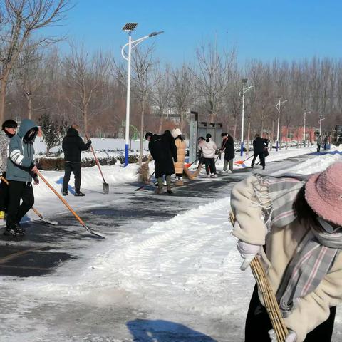 飘飘雪花落   浓浓师生情