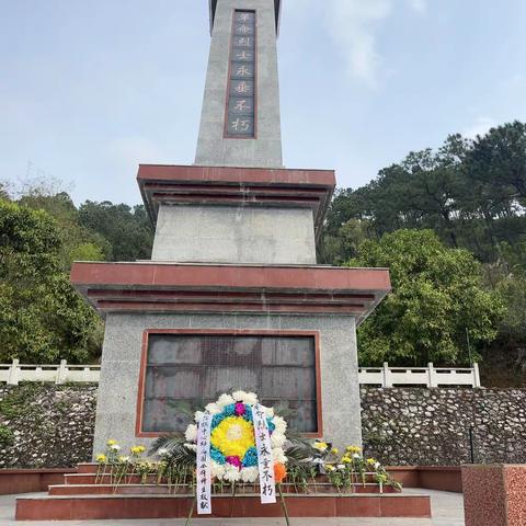 祭奠烈士英魂，传承革命精神——兴业县城隍镇中心幼儿园大班组扫墓踏青活动