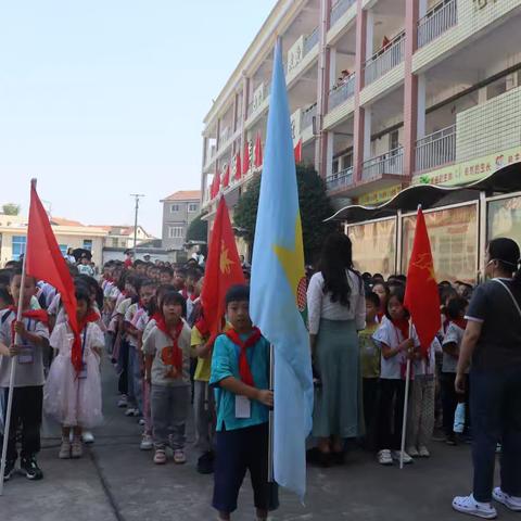 传承红色基因    赓续红色血脉——枫树乡中心小学一二年级参观翦伯赞故居以及中华民族一家亲展示馆活动