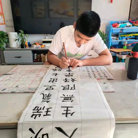 逐光少年，奋进前行