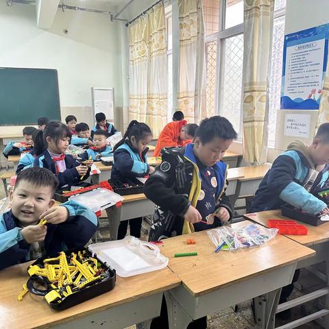 西苑小学七里站校区机器人搭建第二节