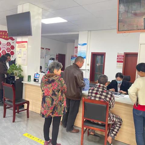 勇担责，暖民心——政和支行社区免费置换社保卡在行动