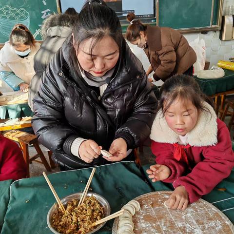 冬至大如年，人间小圆圆，——正阳育才一（1）班冬至包水饺实践活动