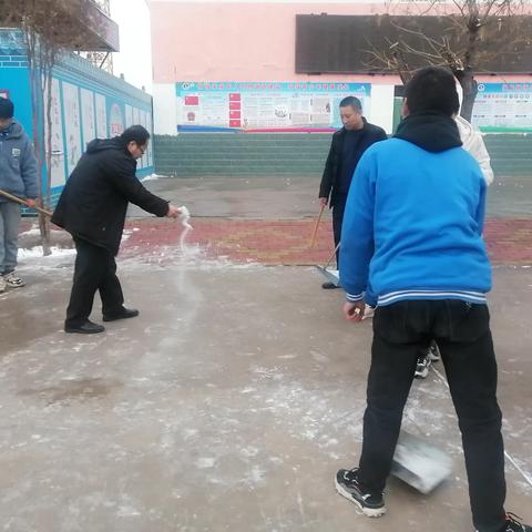 新春瑞雪至   开学扫雪忙  —  白银市第五中学开学季