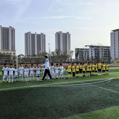 少年乘风，谁与争锋！