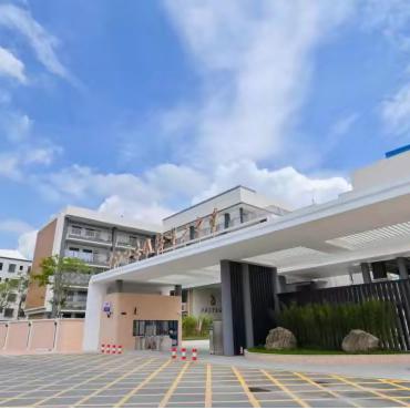 【壮志凌云报祖国，新楼落成敬乡亲】东凤镇举行东凤二中新校园启用升旗仪式暨凌云阁开放仪式