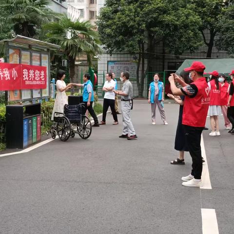 宜城三民智慧社工为福利院院民提前过端午