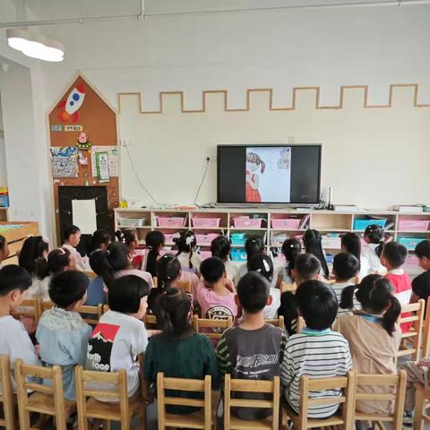 “听风入夏，蒲艾幽香”——新沂市机关幼儿园高新区分部大二班端午节家长进课堂活动