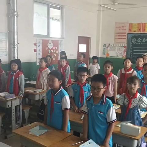 河崖小学四年级一班每周一歌