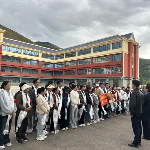 炉霍县农牧寄宿制第三完全小学 ﻿第41个教师节：州人大常委会副主任、中共炉霍县县委书记慰问我校一线教师