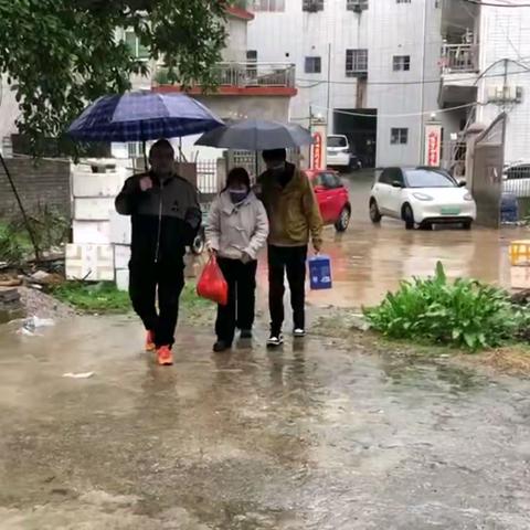 浮梁金氏正骨医院郭峰副院长领队家访看望术后高龄老人