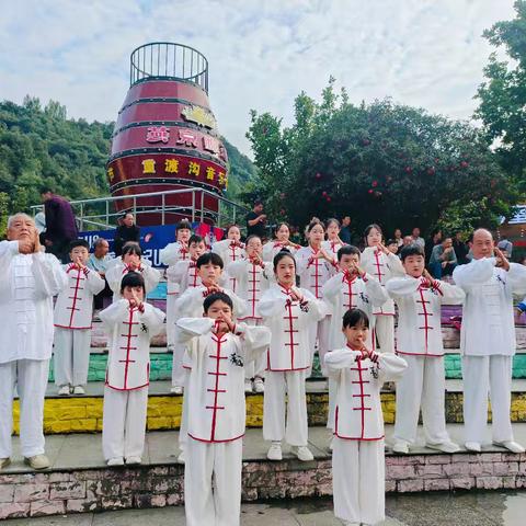 东山村党支部带领参加4A级景区“重渡沟杯”洛阳市传统文化及太极拳健身赛
