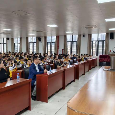 珠海科协有约・科技追光讲堂--2026年中国科学院科学家科普报告活动走进白藤湖中心小学
