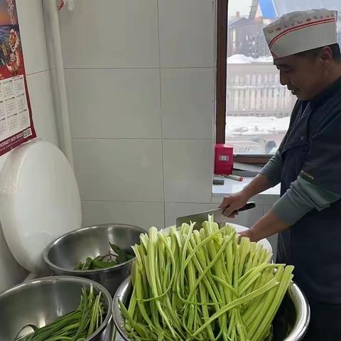应急事务中心后勤队：暖心餐食助力清明堵卡