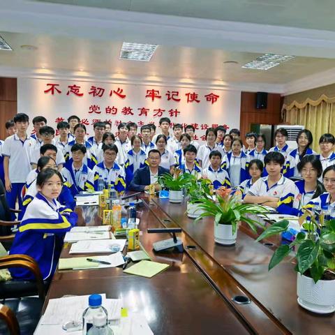 “青”舟之志破浪前行﻿ ﻿勤勉之姿攀登书山 ——文昌华侨中学23级高二年级优秀生座谈会（第四期）