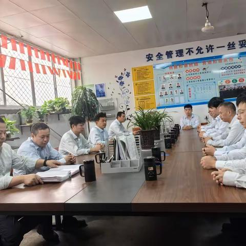 平凡的检修人——记检安公司“先进职工小家”氟聚检修三班