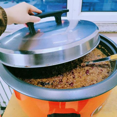 过了腊八就是年，一年一岁一团圆，中土物业管理处祝家人们腊八节快乐
