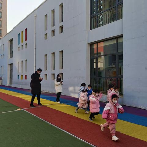 科学体测，健康成长—教育港大地幼儿园小班组体能测评